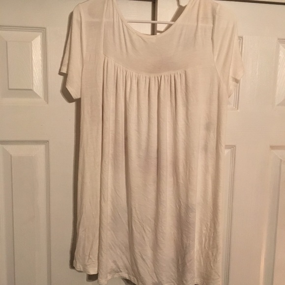 White floral top - Picture 2 of 3